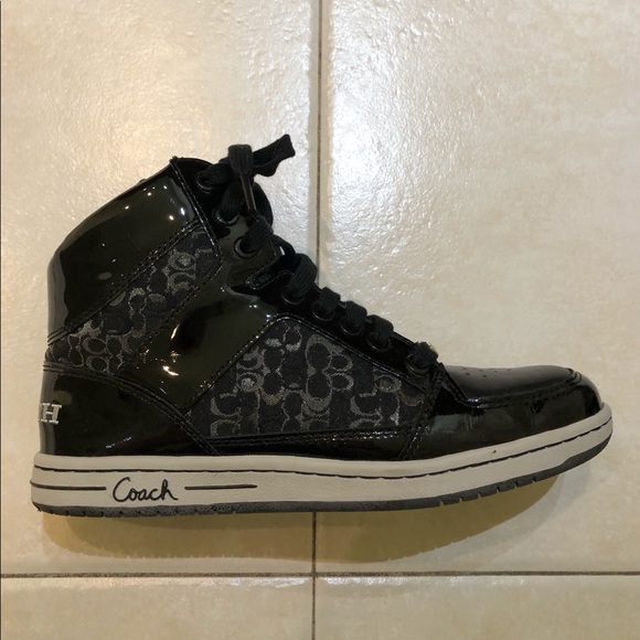 white sorel tennis shoes